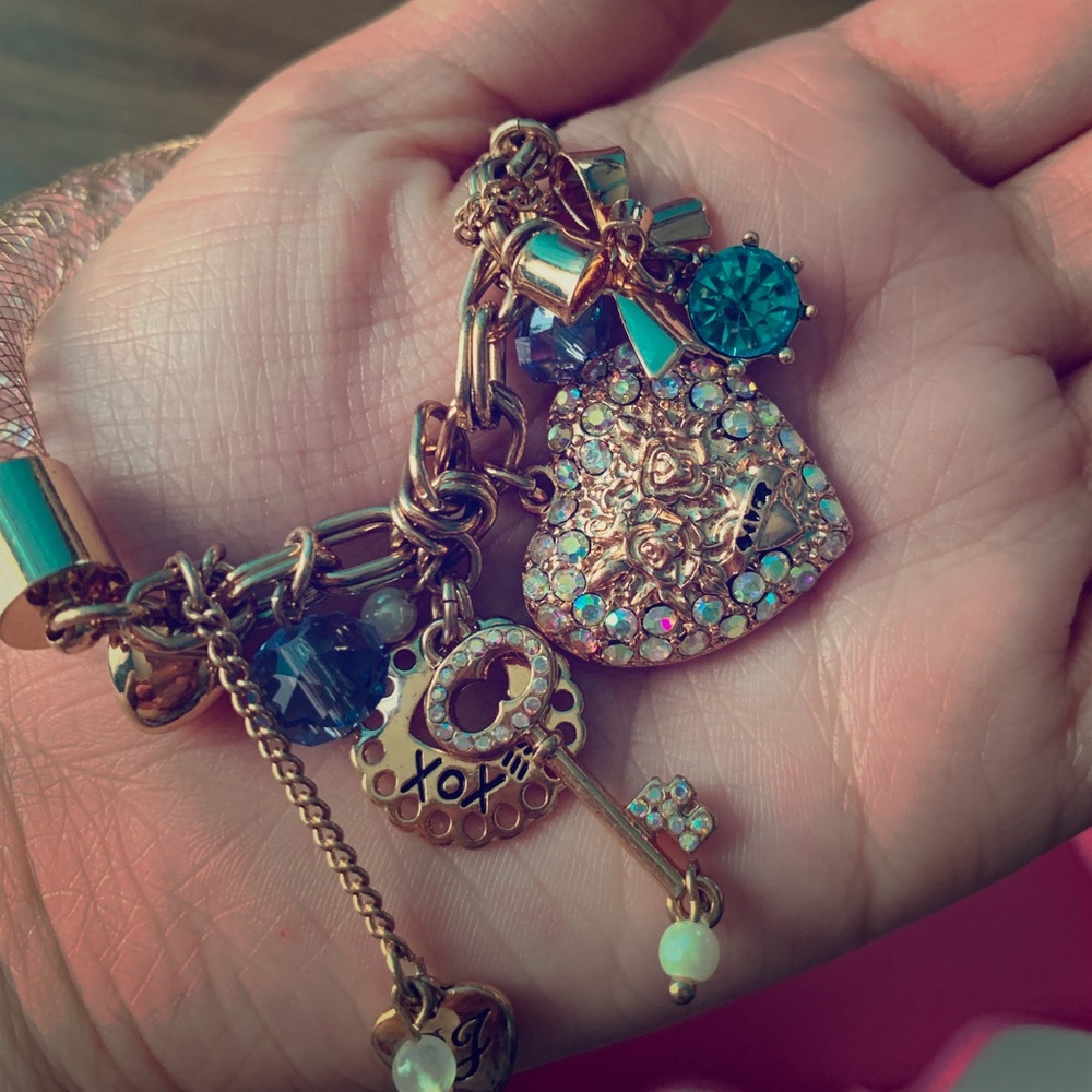 Betsey Johnson Half Stretch Bracelet ✨